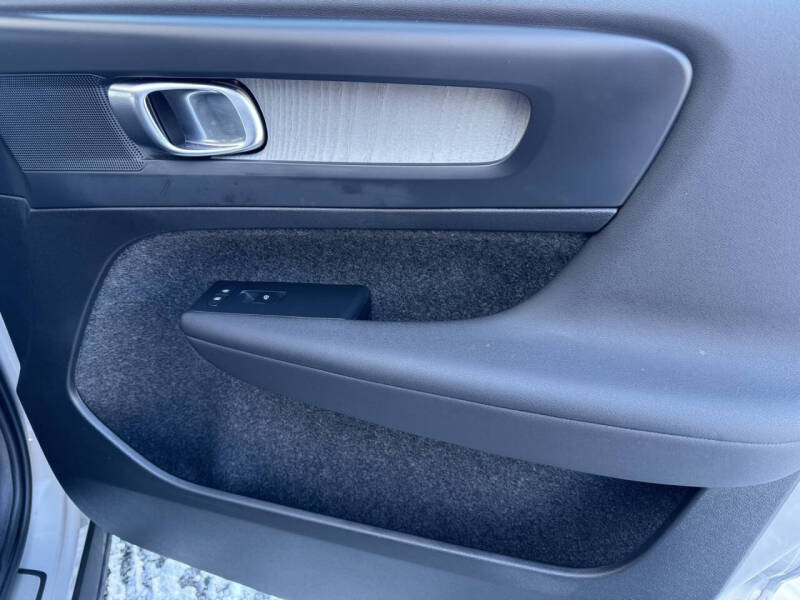 2024 Volvo XC40 B5 Plus Bright Theme