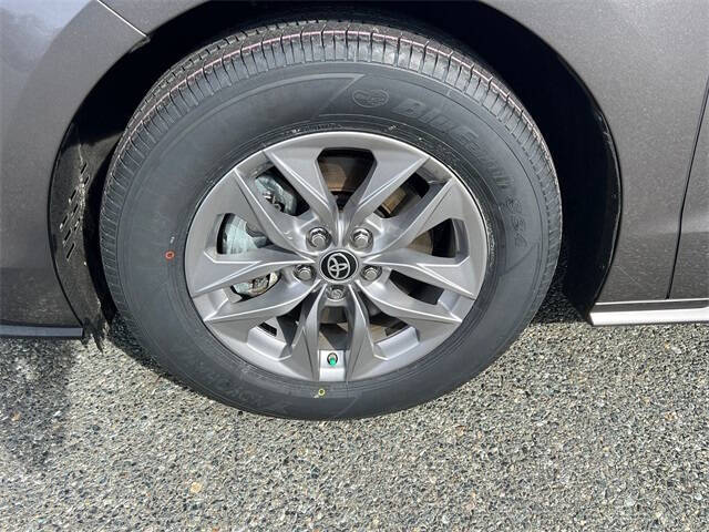 2022 Toyota Sienna LE 8-Passenger