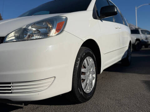 2005 Toyota Sienna LE 7 Passenger