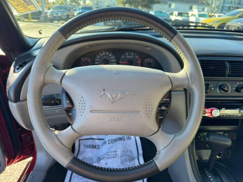 2004 Ford Mustang Deluxe