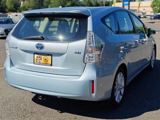 2013 Toyota Prius v Five