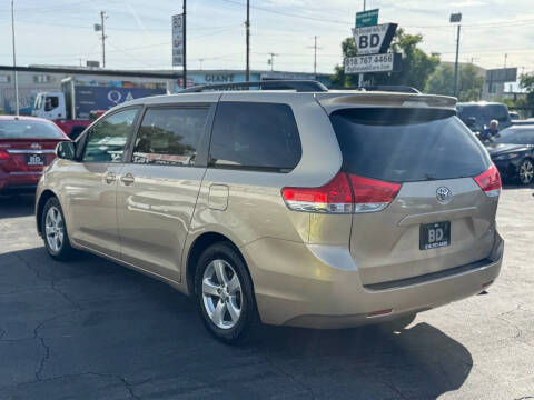 2014 Toyota Sienna LE Mobility 7-Passenger