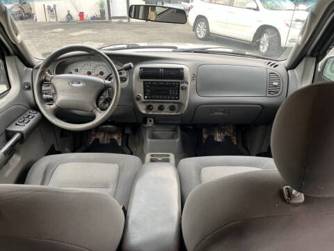 2004 Ford Explorer Sport Trac XLT