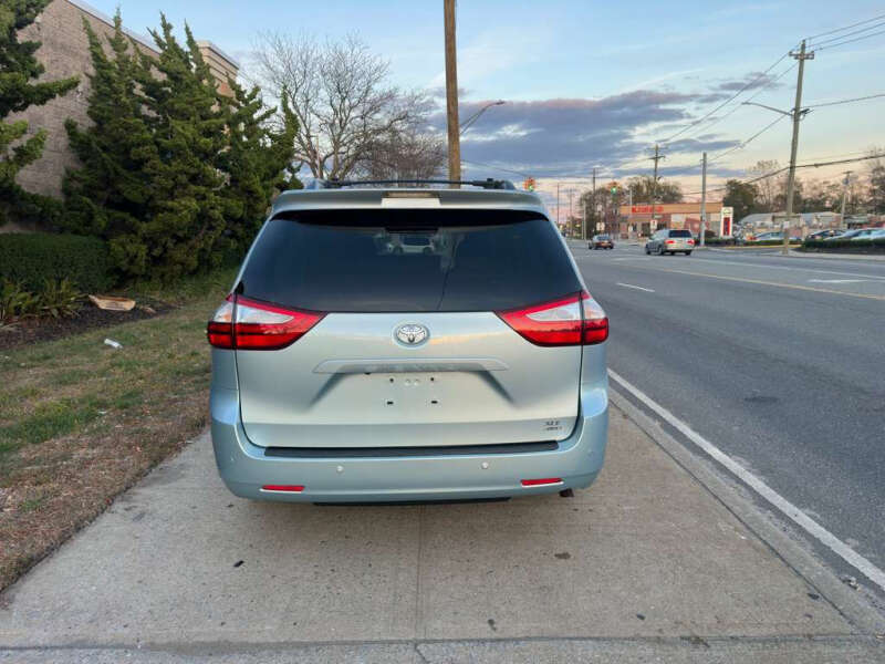 2015 Toyota Sienna XLE 7-Passenger