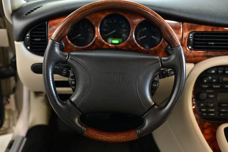 1999 Jaguar XJR