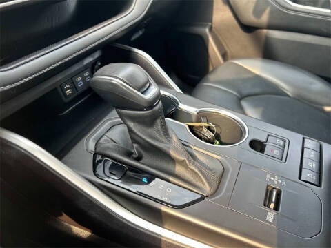 2022 Toyota Highlander Hybrid XLE