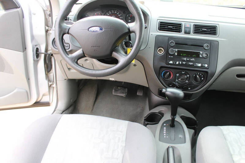 2005 Ford Focus ZX4 S