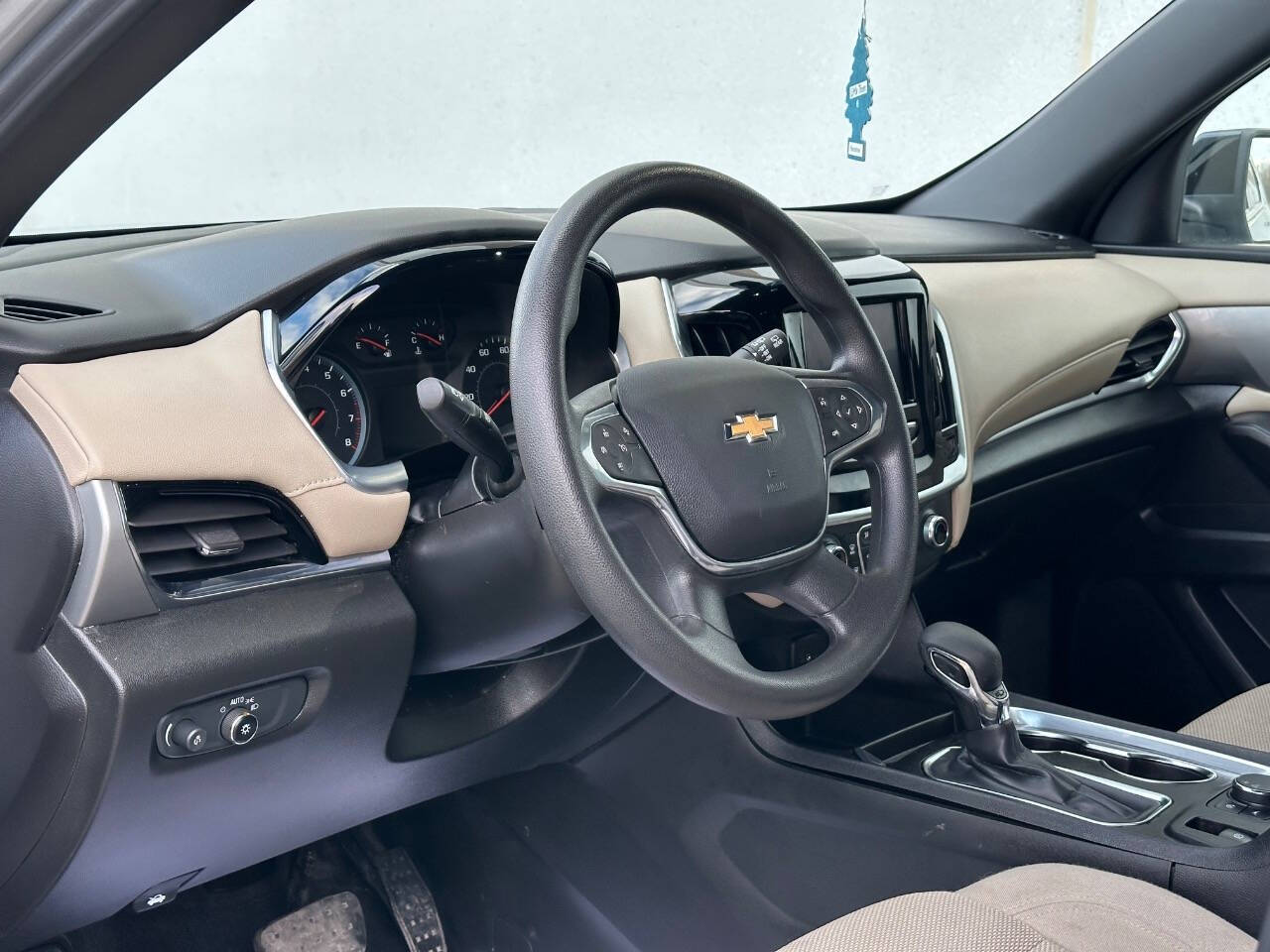 2022 Chevrolet Traverse for sale at Phoenix Motor Co in Romulus, MI