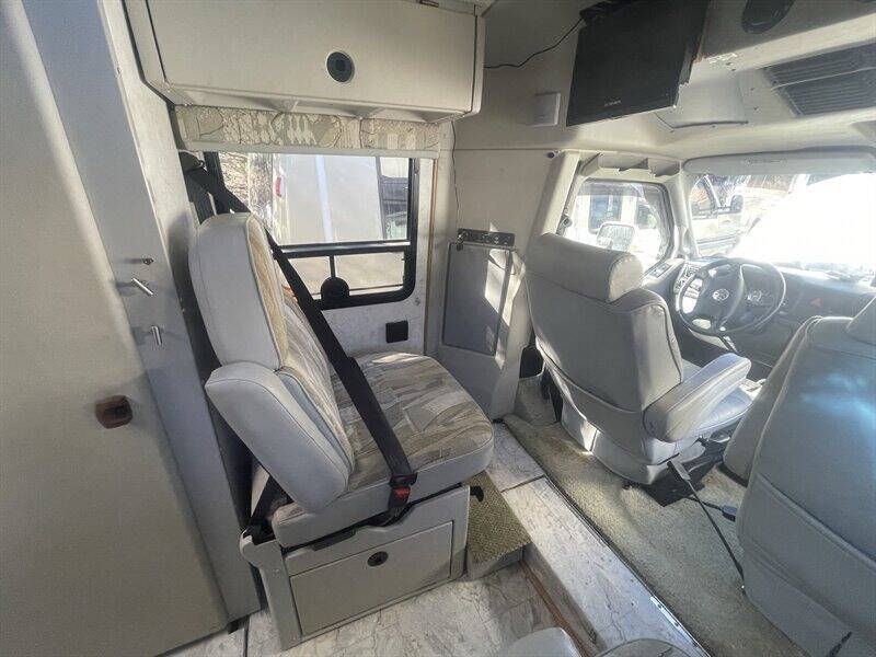 2004 Winnebago Rialta 22QD