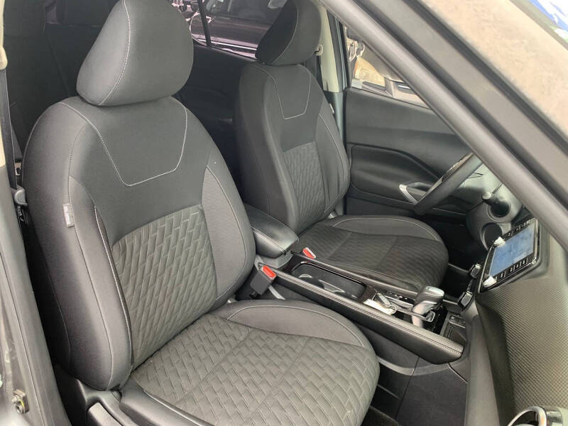 2022 Nissan Kicks SV