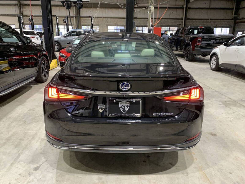 2021 Lexus ES 300h Ultra Luxury