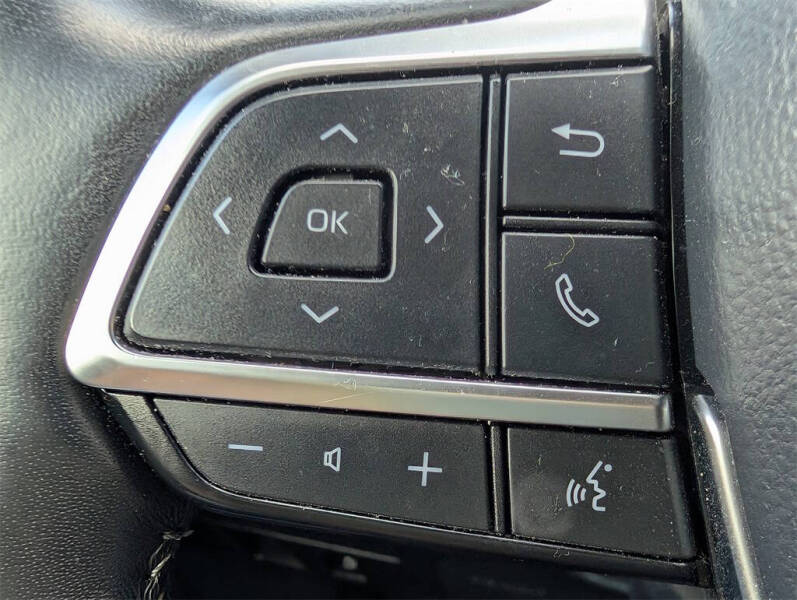 2020 Toyota Highlander LE