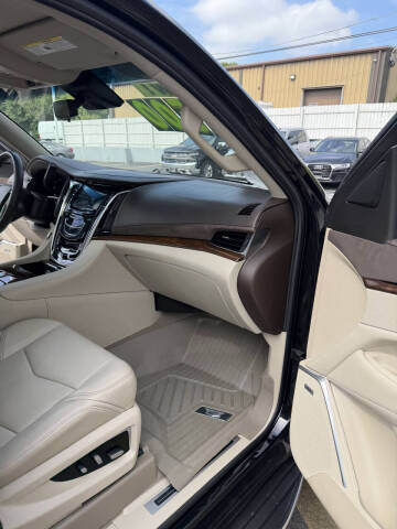 2017 Cadillac Escalade Luxury