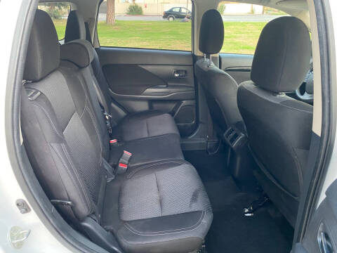 2020 Mitsubishi Outlander ES