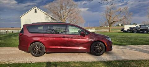 2018 Chrysler Pacifica for sale at ARK AUTO LLC in Roanoke IL