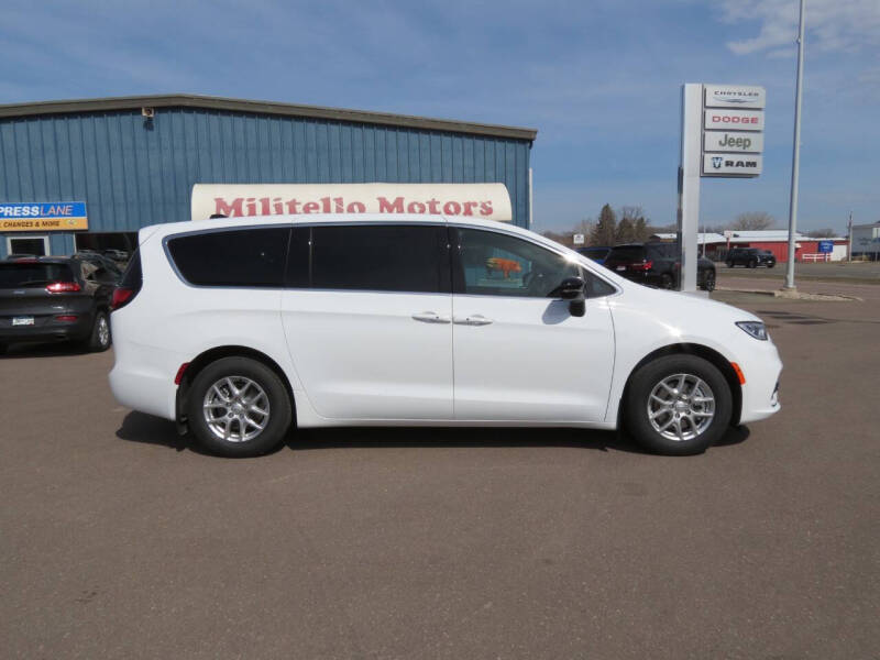 2026 Chrysler Pacifica Select