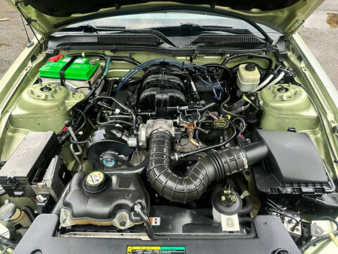 2005 Ford Mustang V6 Deluxe