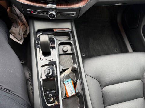 2024 Volvo XC60 B5 Plus Dark Theme