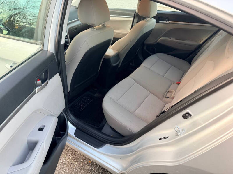 2019 Hyundai Elantra SE