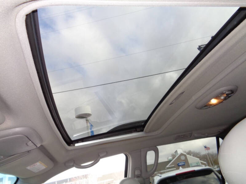 2004 Toyota Sequoia SR5