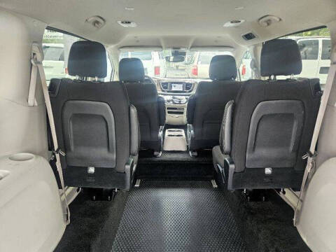 2023 Chrysler Voyager LX