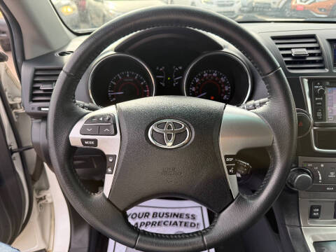 2013 Toyota Highlander SE