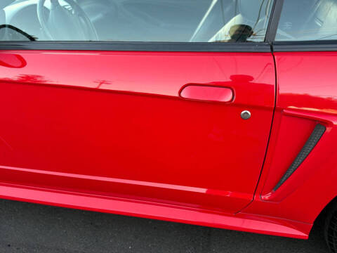 2004 Ford Mustang Deluxe