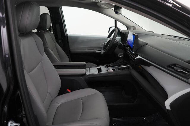 2025 Toyota Sienna XLE 7-Passenger