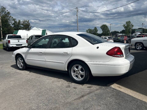 2004 Ford Taurus SE