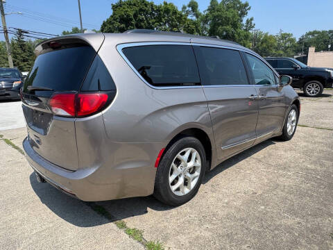 2017 Chrysler Pacifica Touring-L