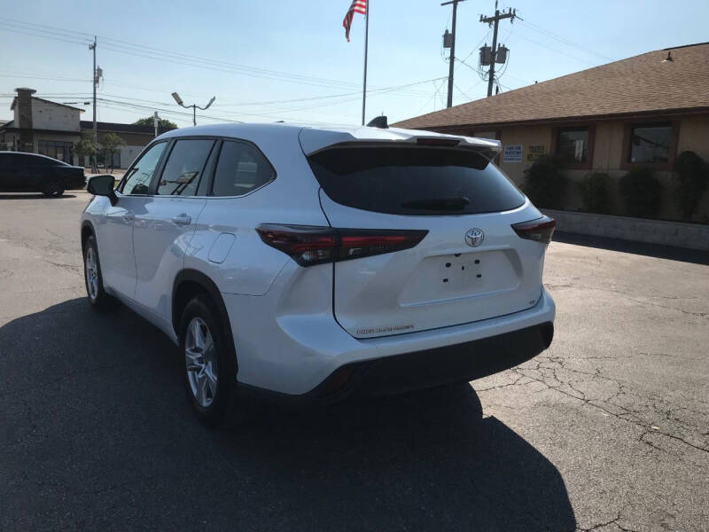 2024 Toyota Highlander LE