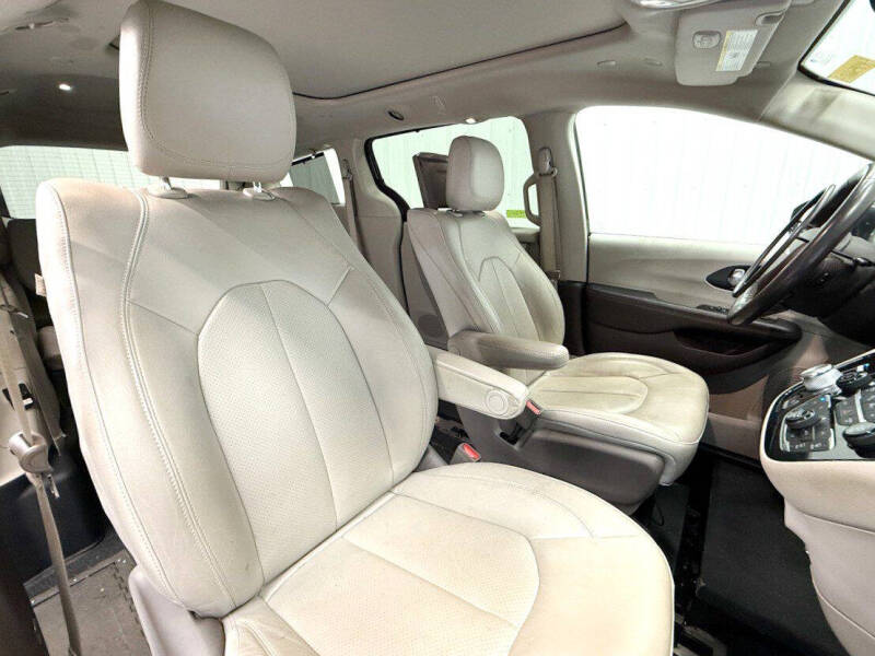 2021 Chrysler Pacifica Touring L