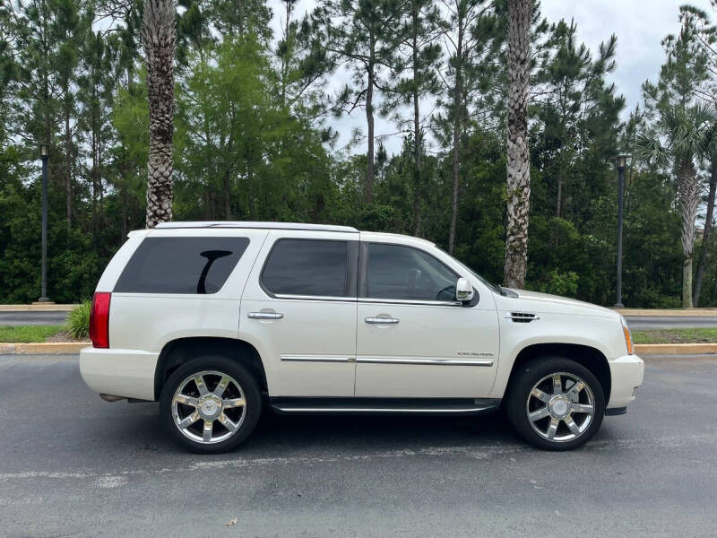 2010 Cadillac Escalade Luxury photo 2