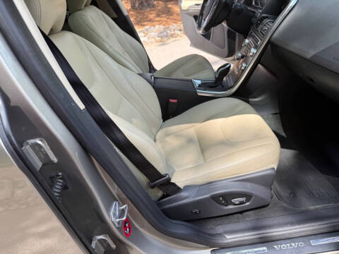 2016 Volvo XC60 T5 Drive-E Premier