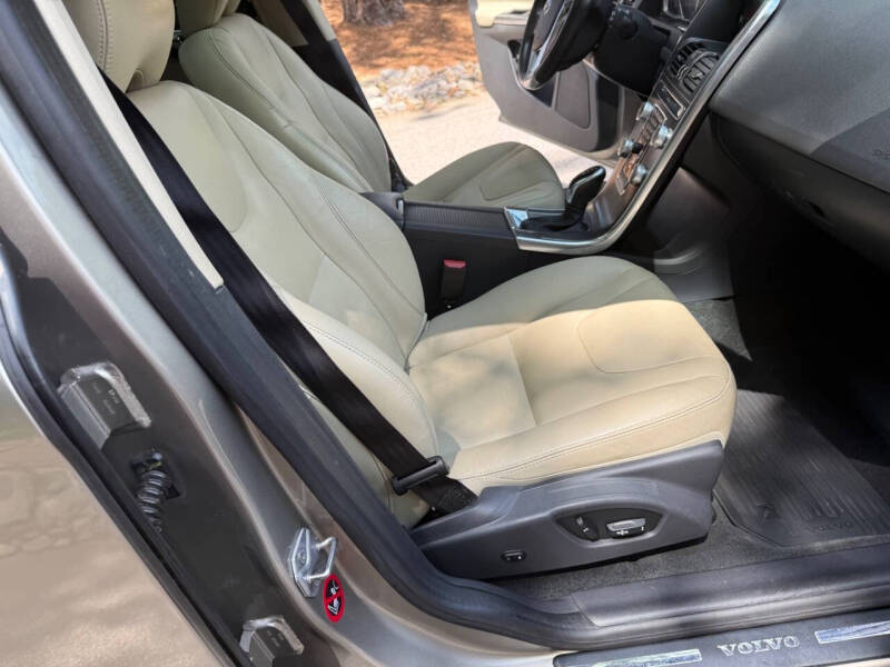 2016 Volvo XC60 T5 Drive-E Premier