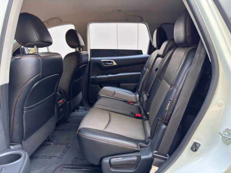 2020 Nissan Pathfinder SV