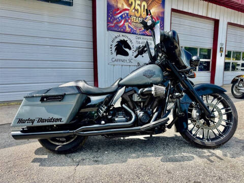 2010 Harley-Davidson FLHX -