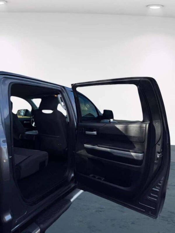 2017 Toyota Tundra SR5