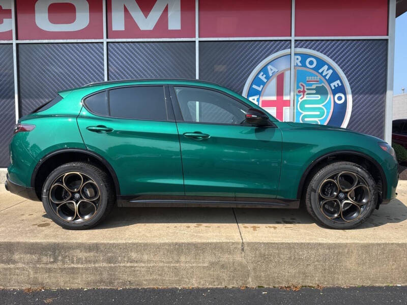 2025 Alfa Romeo Stelvio Intensa