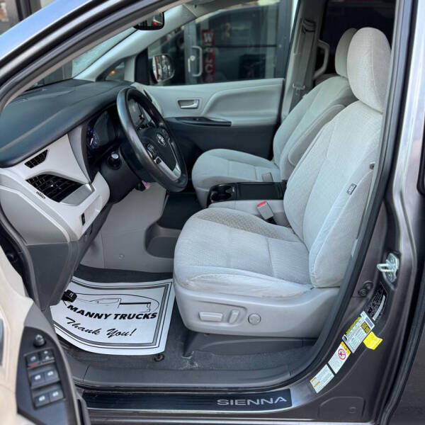 2019 Toyota Sienna LE 7-Passenger