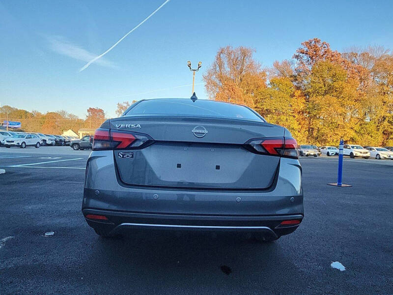 2025 Nissan Versa SV