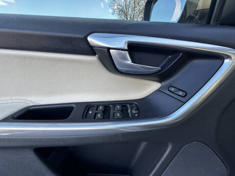 2016 Volvo XC60 T5 Drive-E Premier