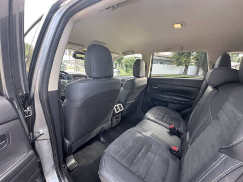 2020 Mitsubishi Outlander SE