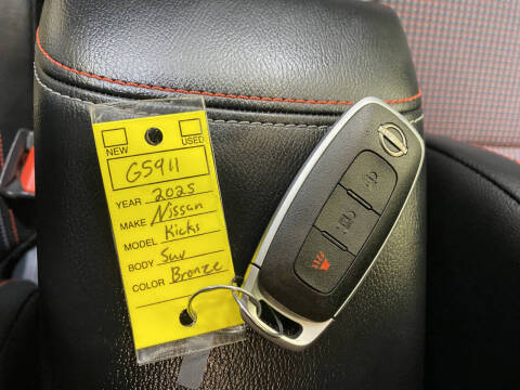 2025 Nissan Kicks SR