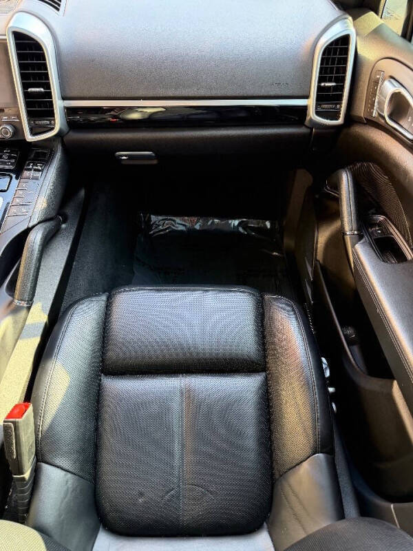 2018 Porsche Cayenne Platinum Edition