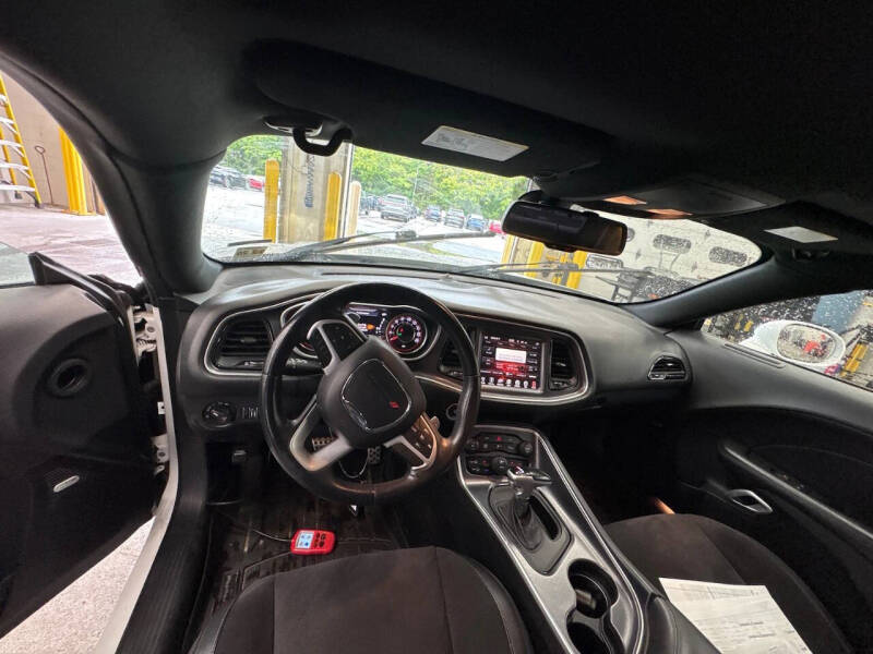 2015 Dodge Challenger R/T Scat Pack Shaker