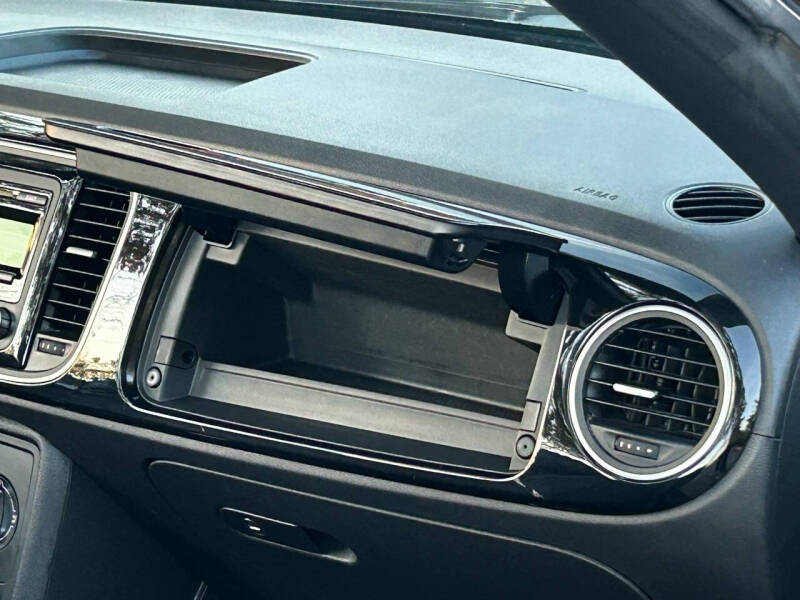 2013 Volkswagen Beetle Convertible 2.5L 50s Edition