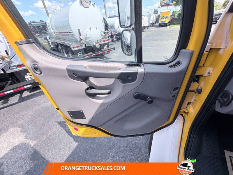 2020 Freightliner M2 106