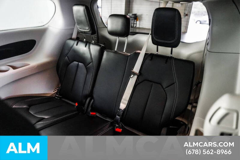 2024 Chrysler Pacifica Plug-In Hybrid Select