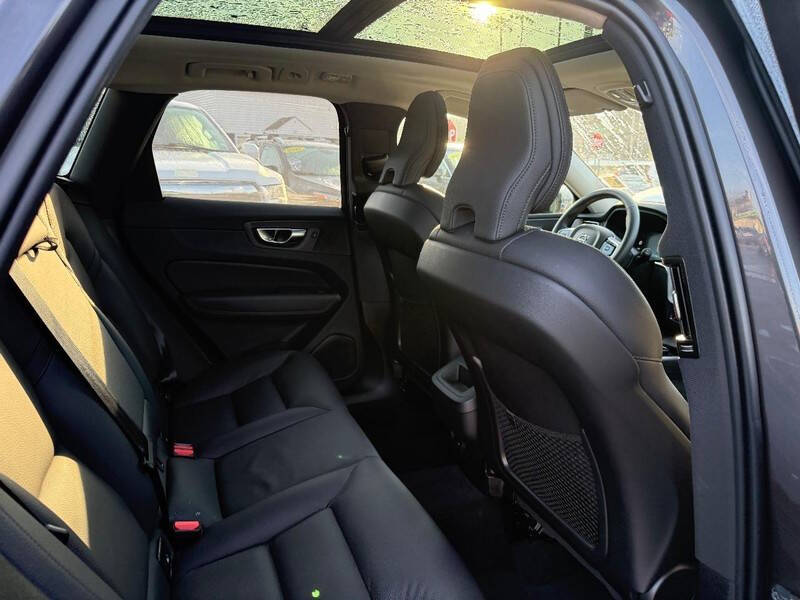 2025 Volvo XC60 B5 Plus Dark Theme